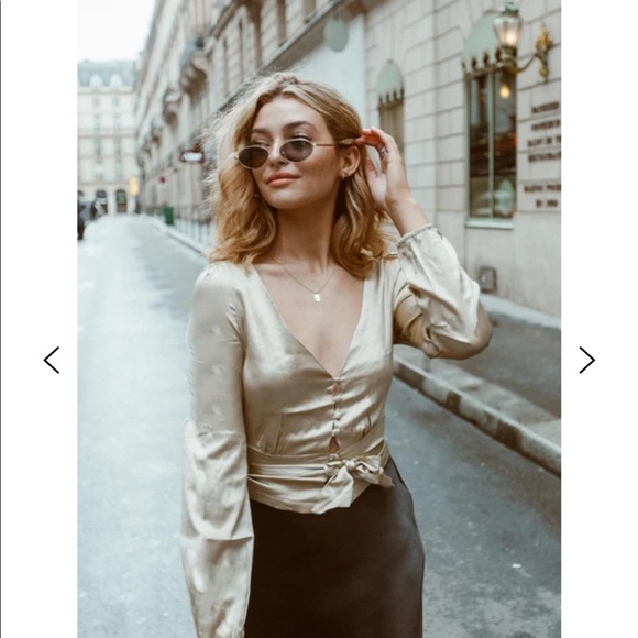 Amaryllis Silky Crop Blouse - Picture 2 of 5